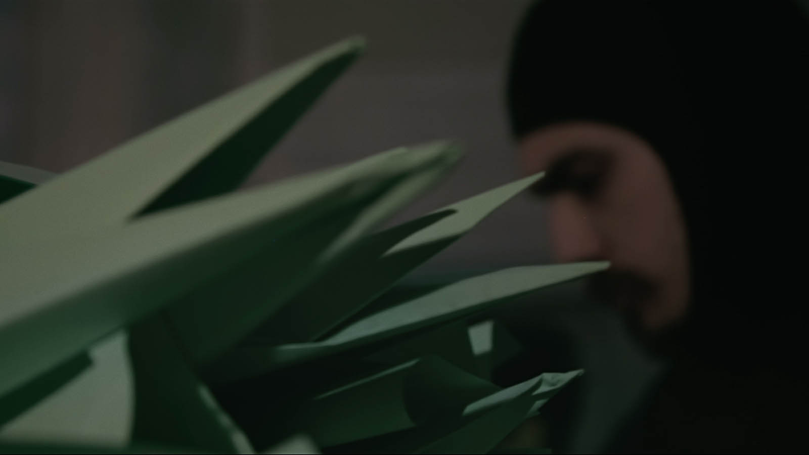 Scatto 3, silhouette al neon